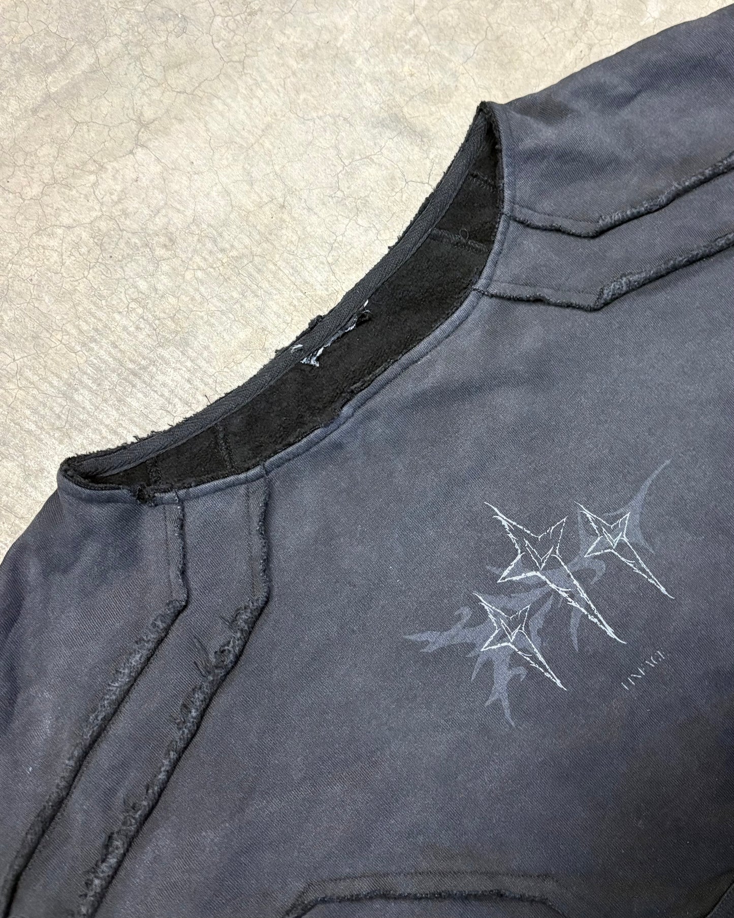 FADED BLACK SURVIVOR CREWNECK [S]
