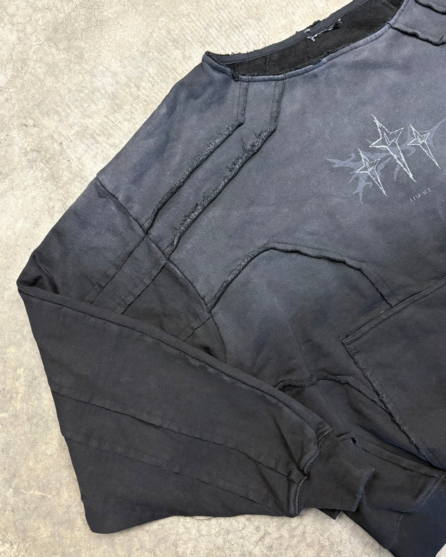 FADED BLACK SURVIVOR CREWNECK [S]