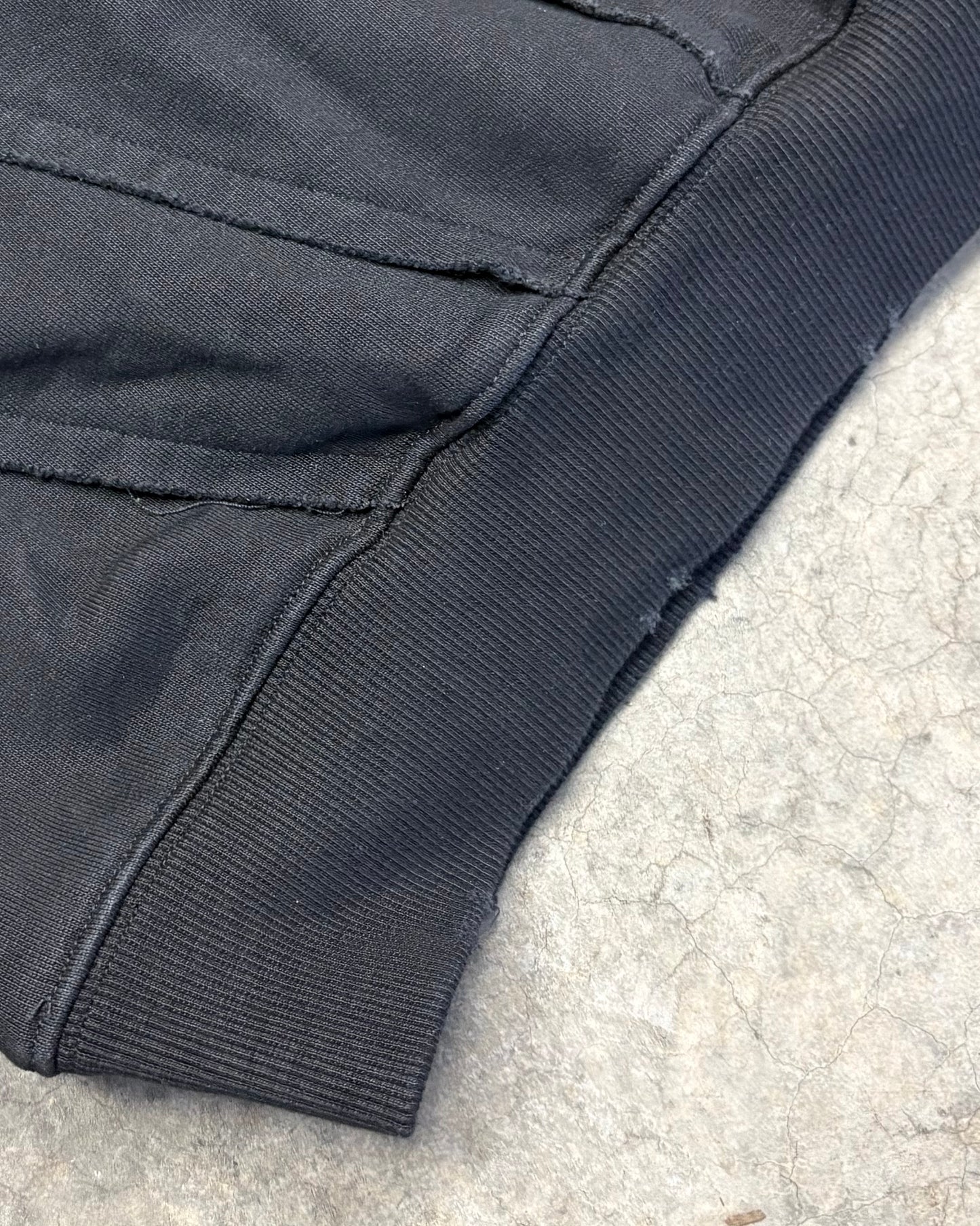 FADED BLACK SURVIVOR CREWNECK [S]