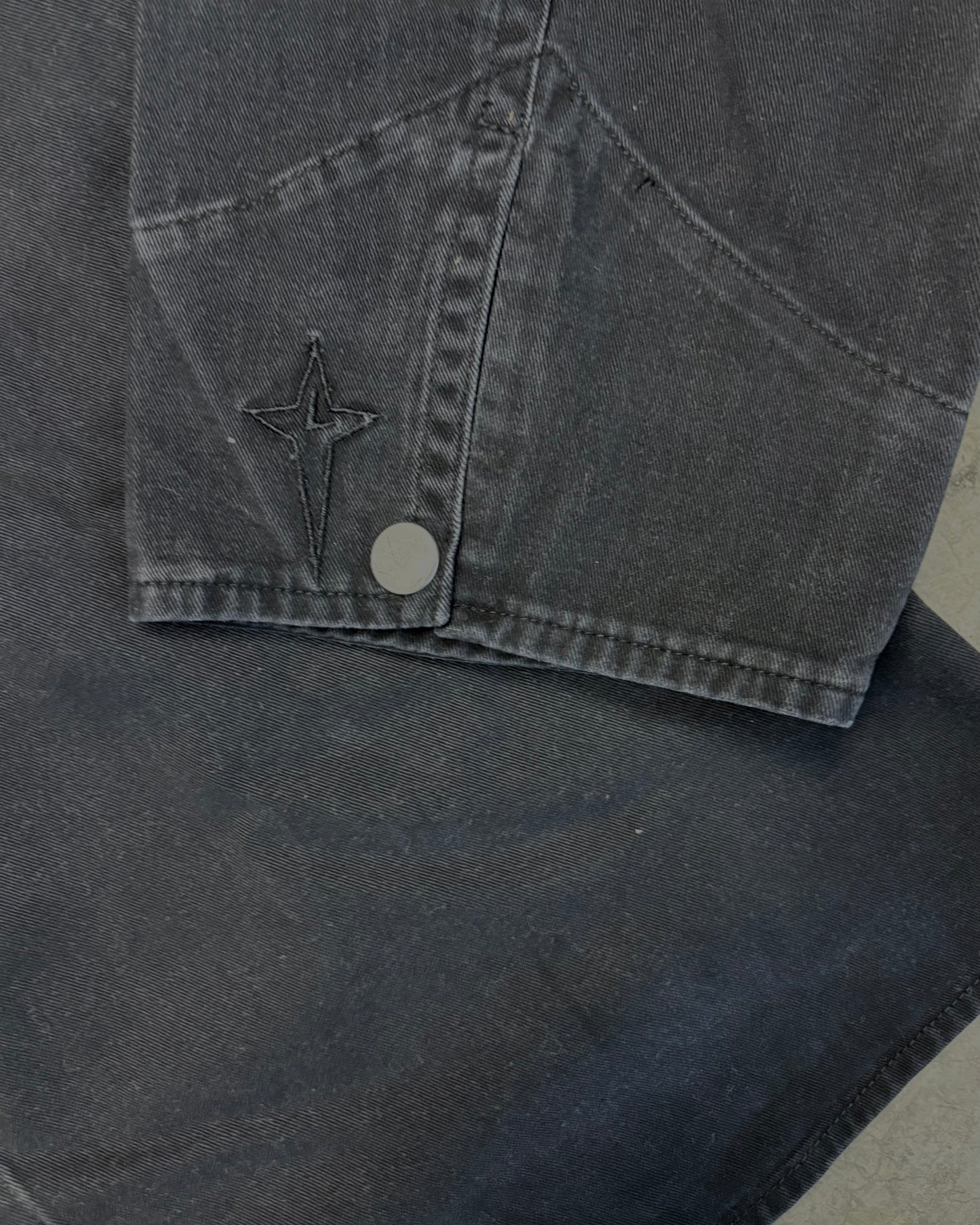 BLACK SURVIVOR BUTTON UP [S]