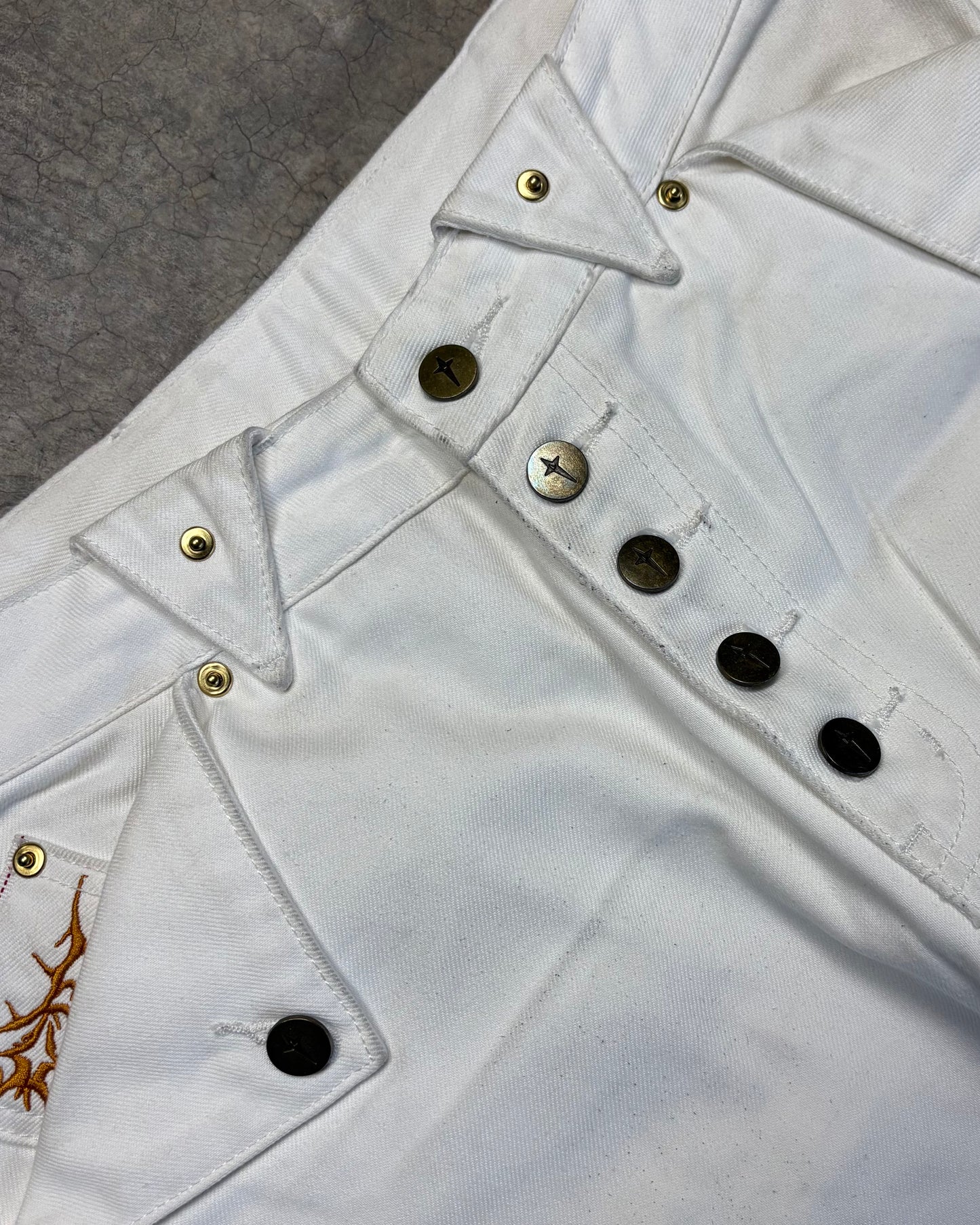 WHITE SURVIVOR SELVEDGE DENIM [32]
