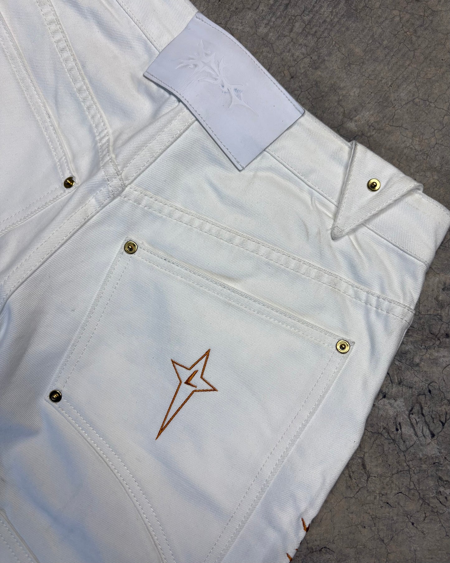 WHITE SURVIVOR SELVEDGE DENIM [32]