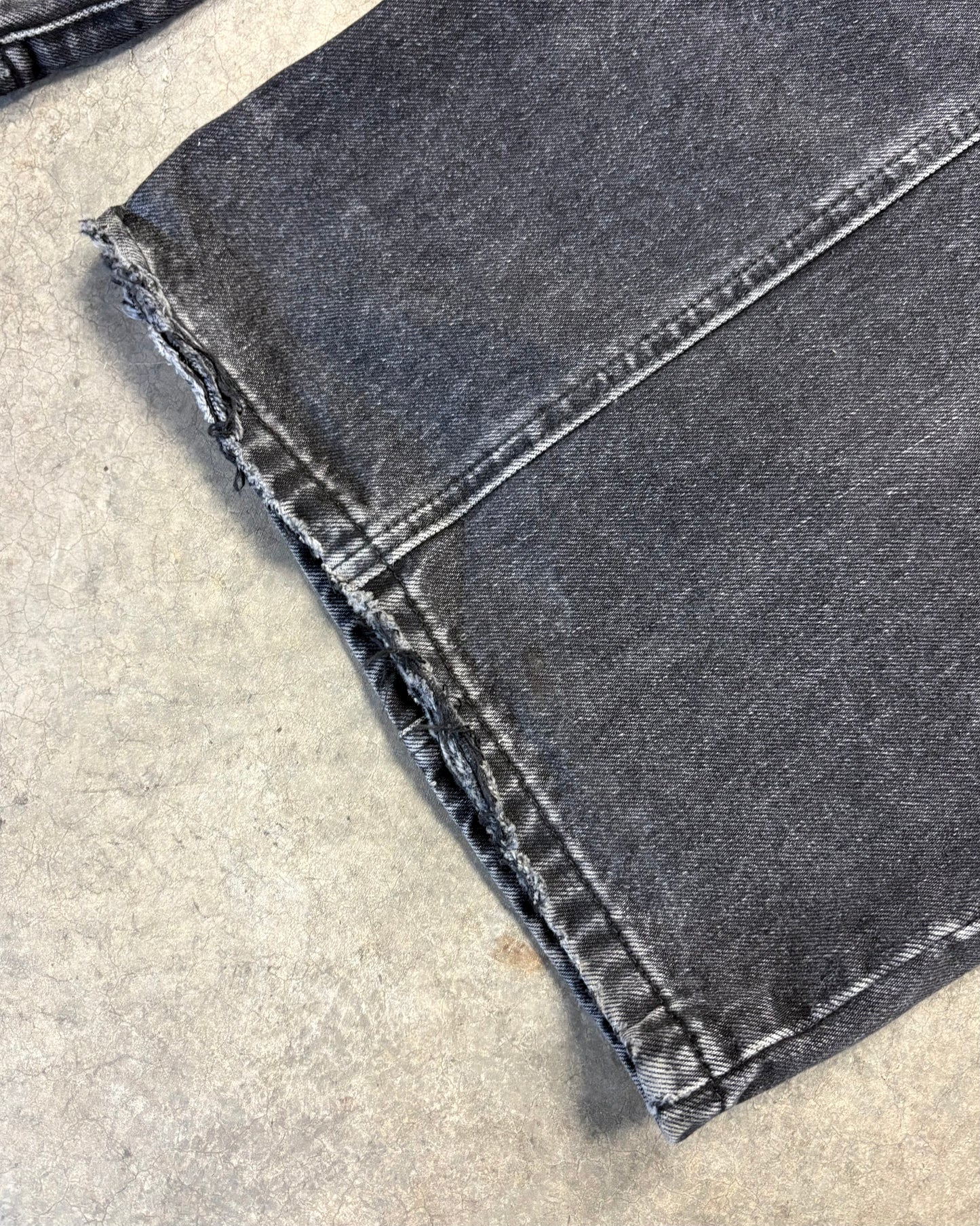 STONE WASHED BLACK CIRCLE DENIM [32]