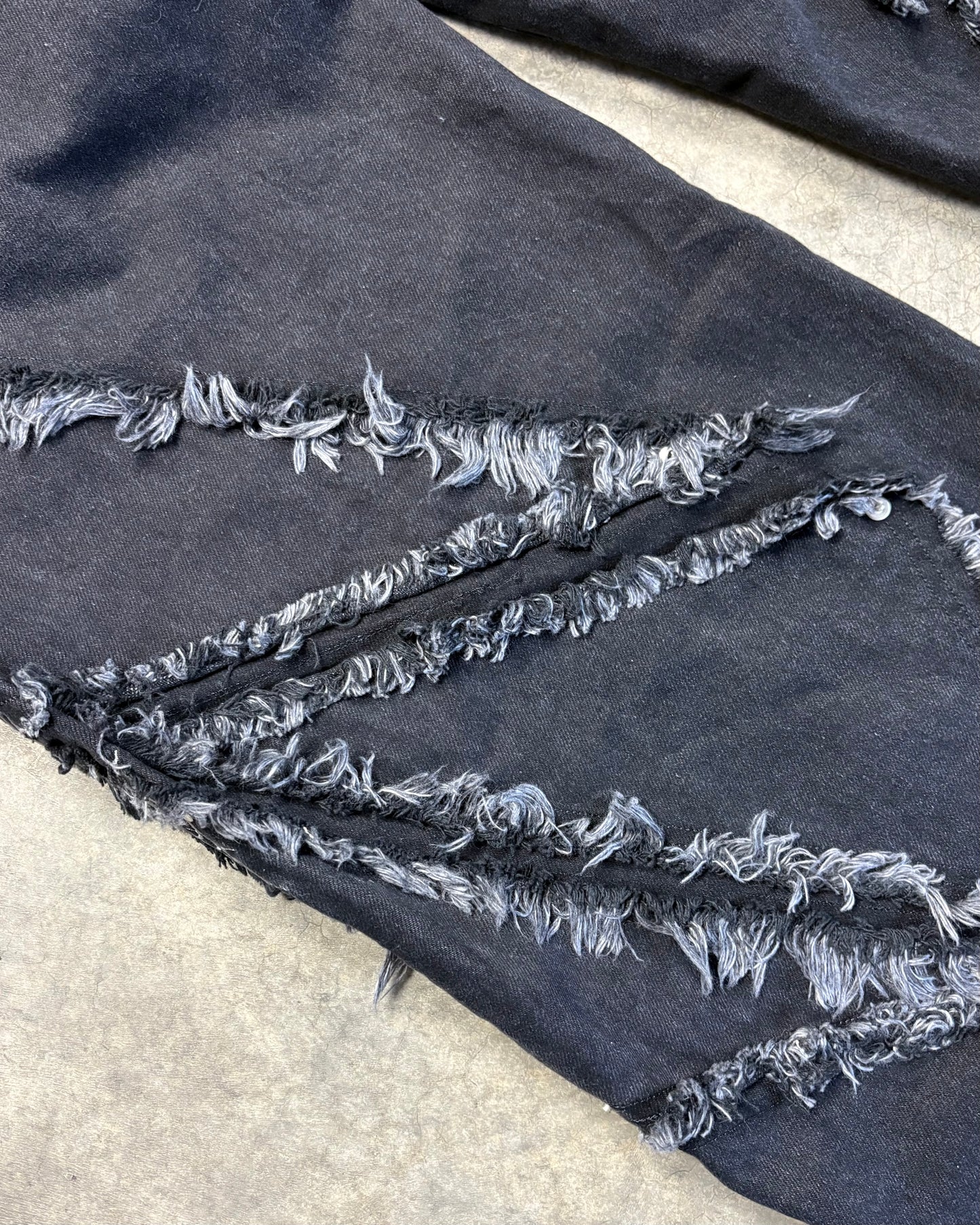 STONE WASHED BLACK SURVIVOR DENIM V2 [32]