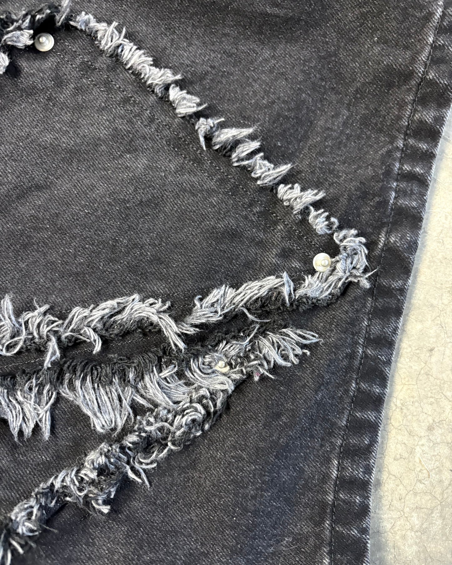 STONE WASHED BLACK SURVIVOR DENIM V2 [32]