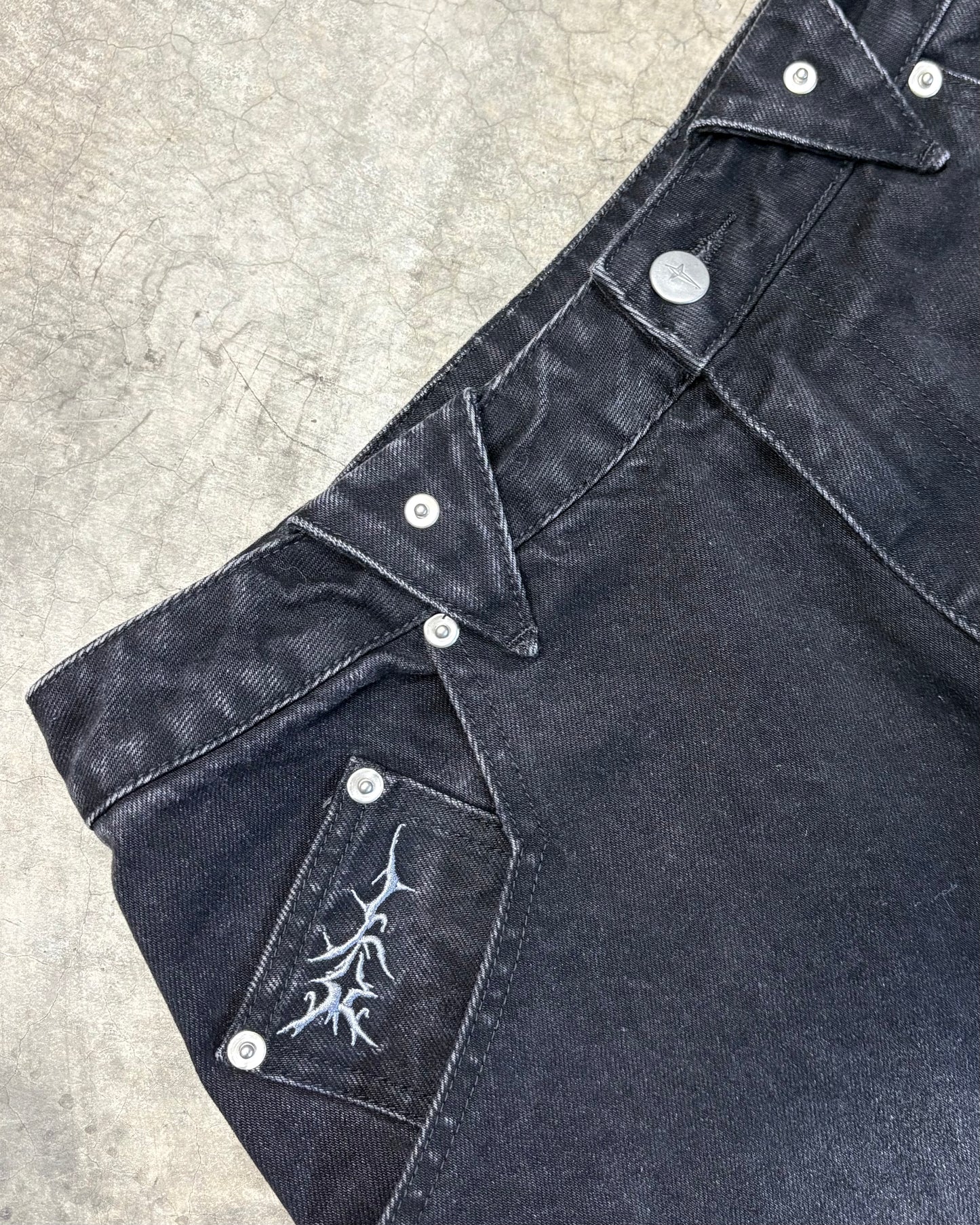 STONE WASHED BLACK SURVIVOR DENIM V2 [32]