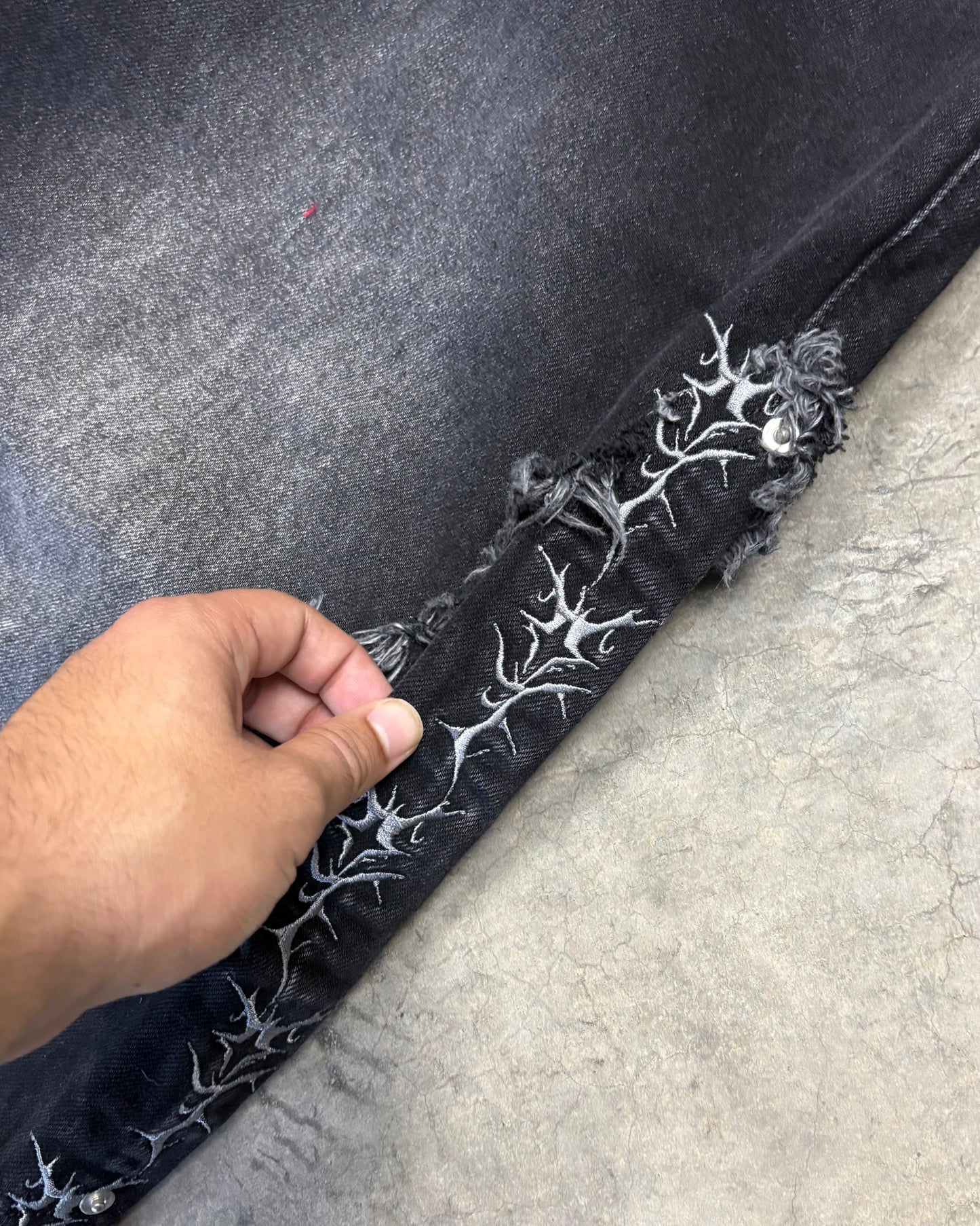 STONE WASHED BLACK SURVIVOR DENIM V2 [32]