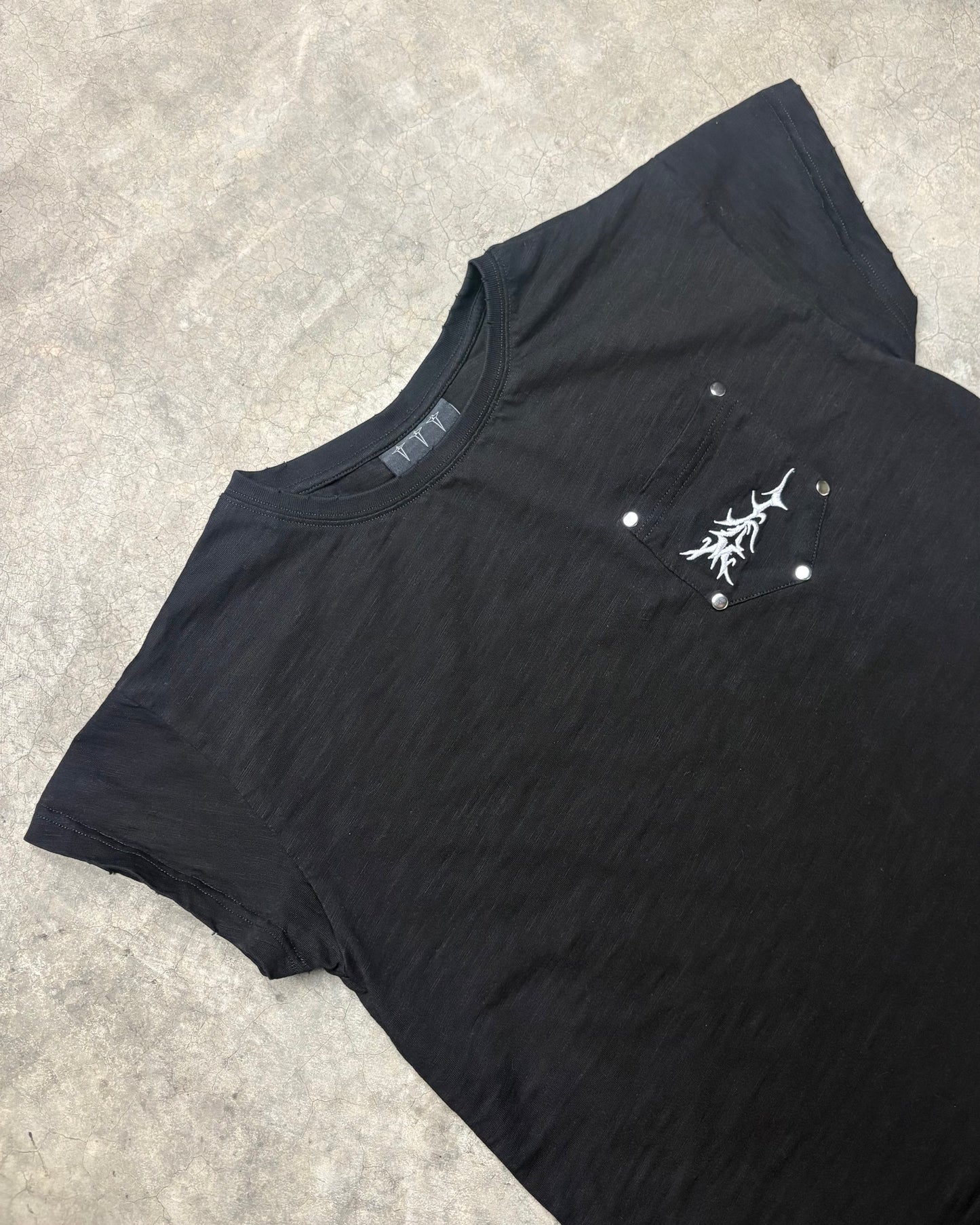 BLACK EMBRACE YOUR LINEAGE POCKET TEE [S]