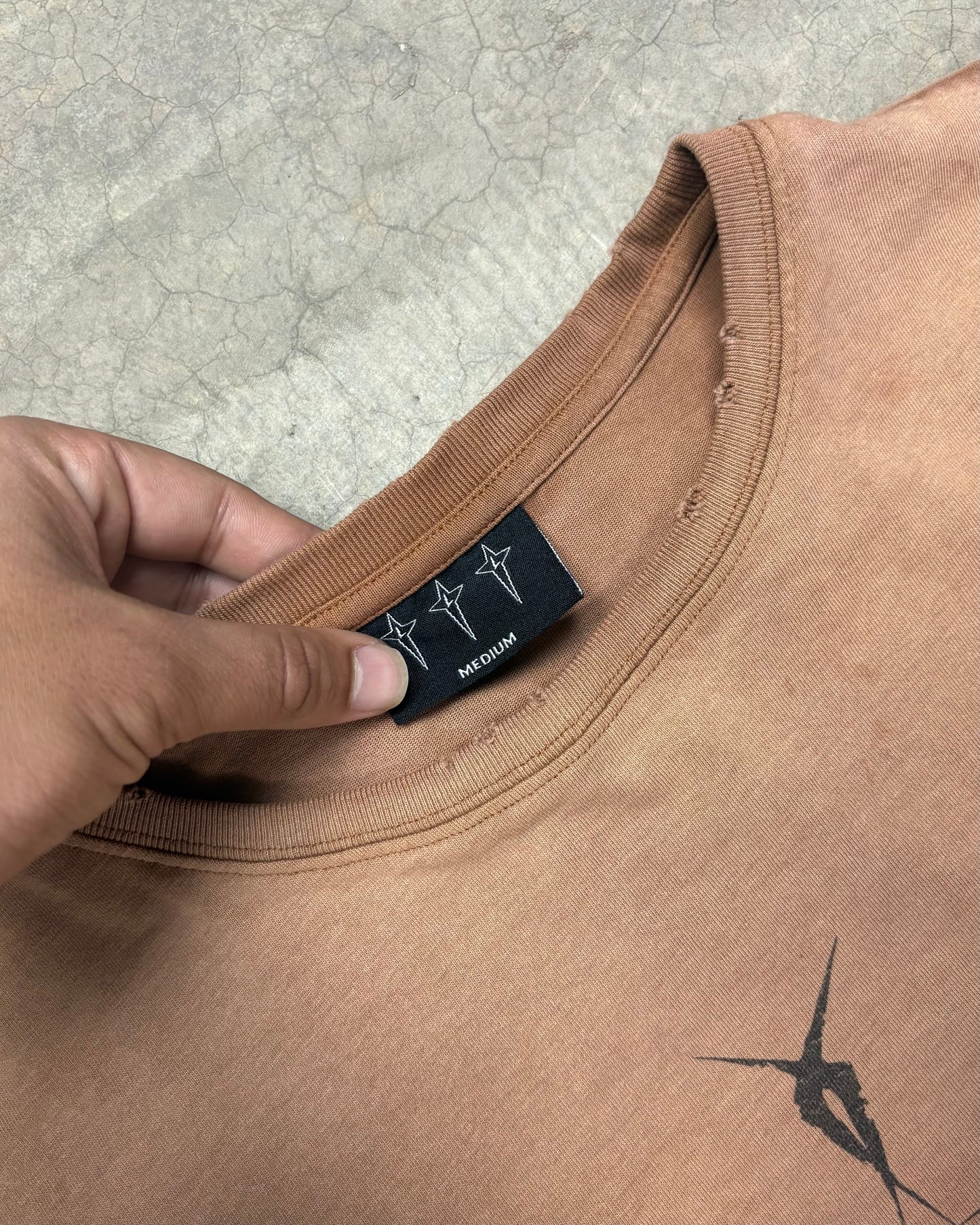 BURNT BROWN SURVIVOR BABY TEE [M]