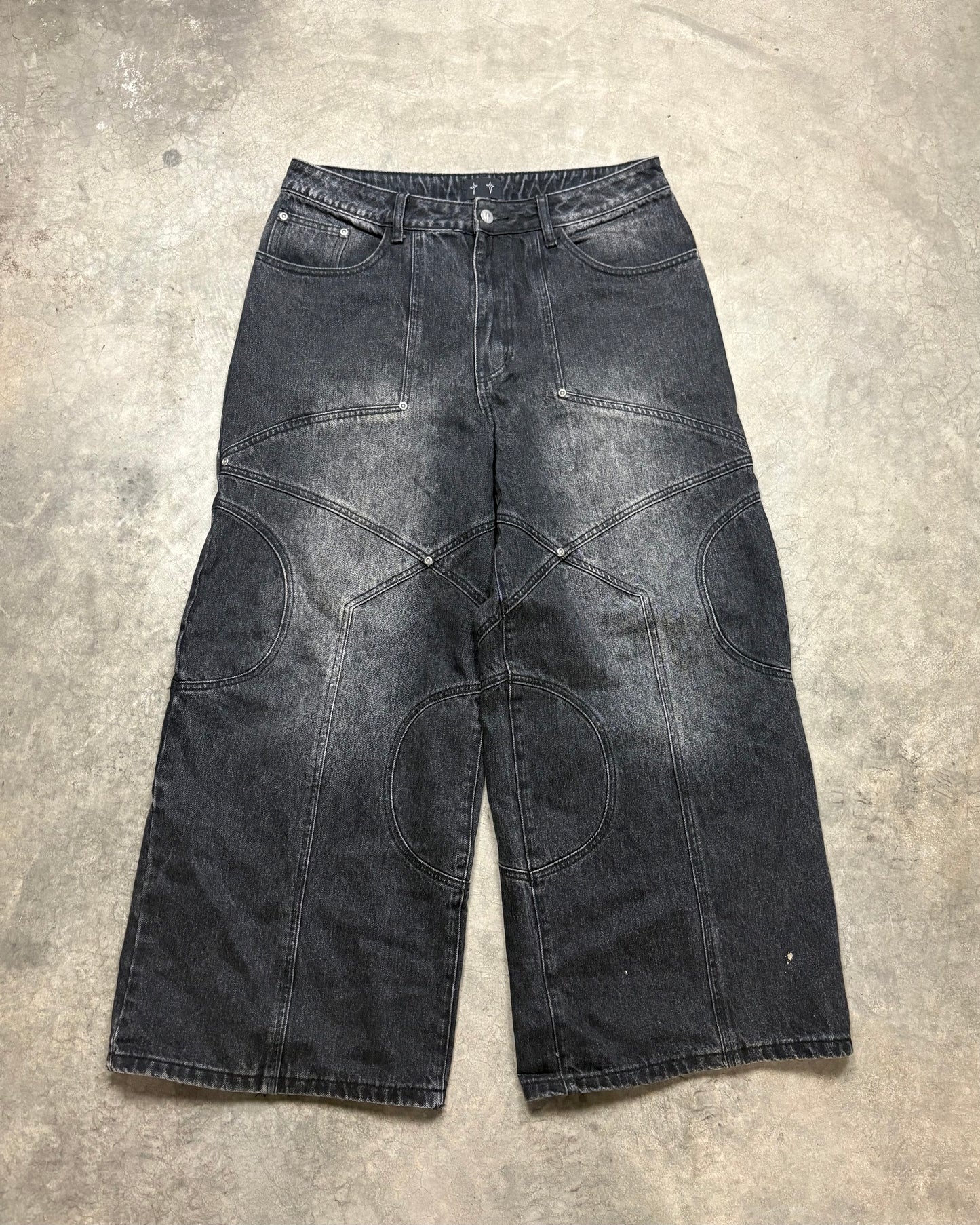 STONE WASHED BLACK CIRCLE DENIM [34]
