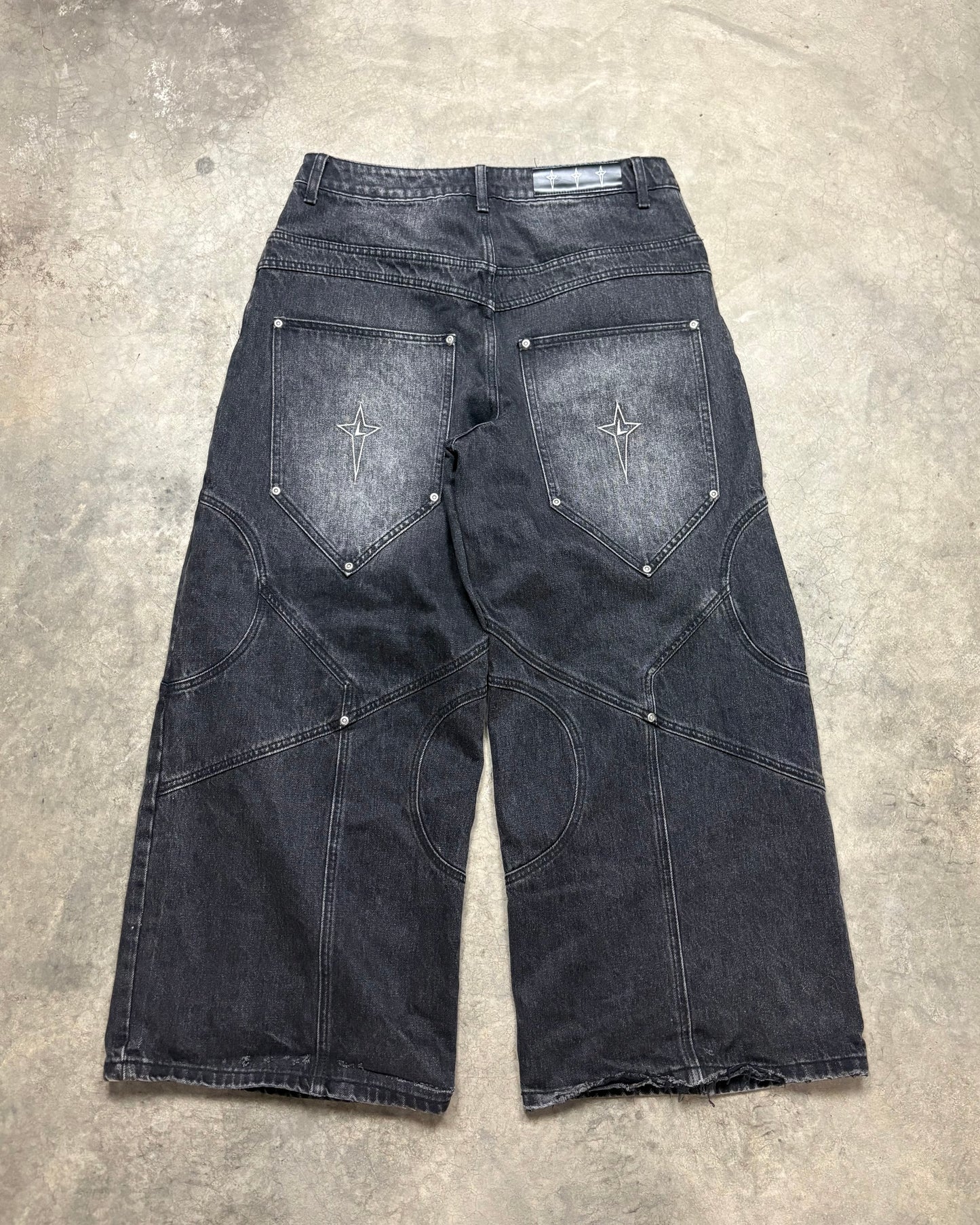STONE WASHED BLACK CIRCLE DENIM [34]