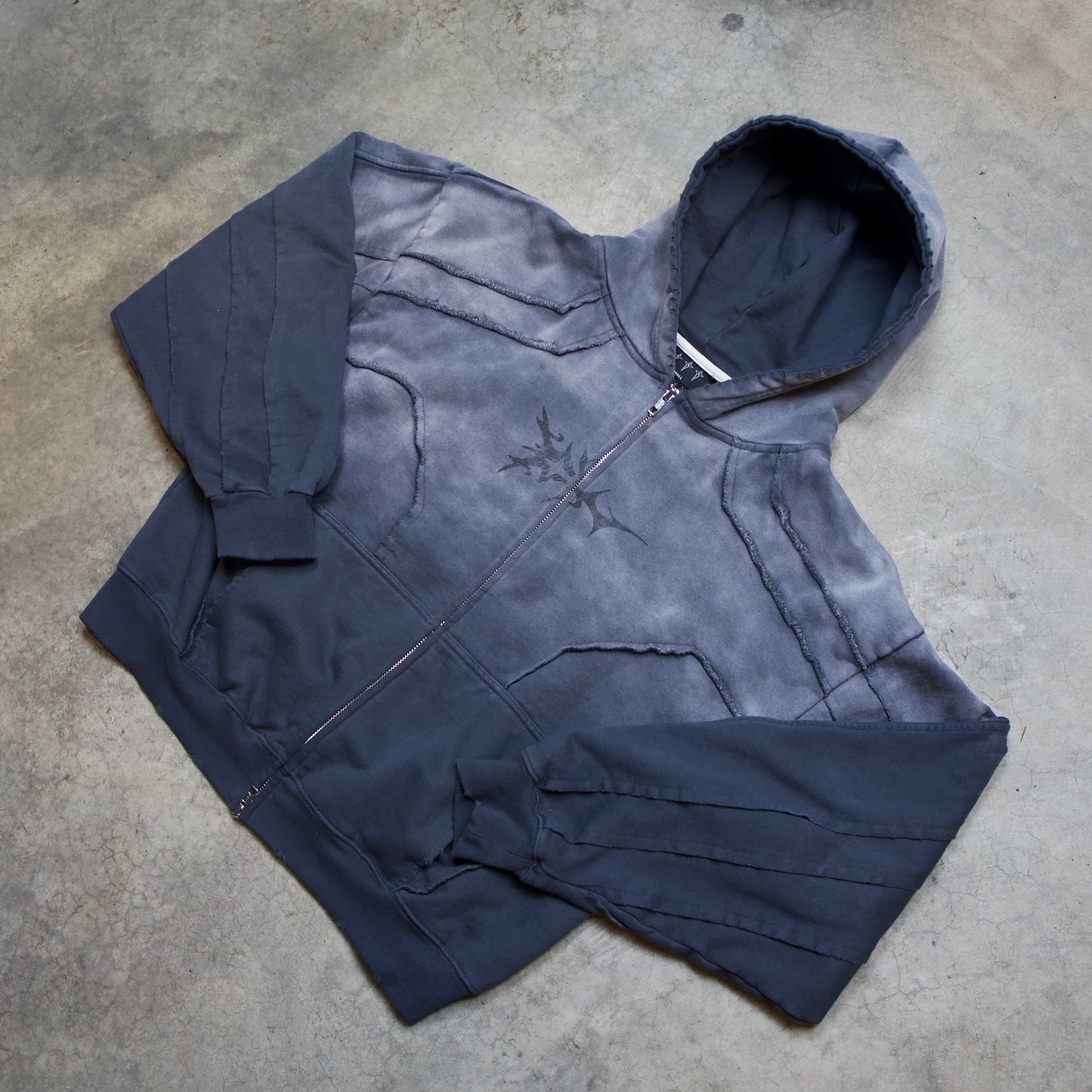 SURVIVOR ZIPUP [FADED BLACK]