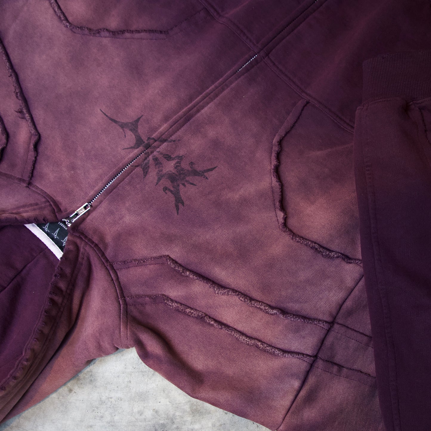 SURVIVOR ZIPUP [FADED CHERRY RED]