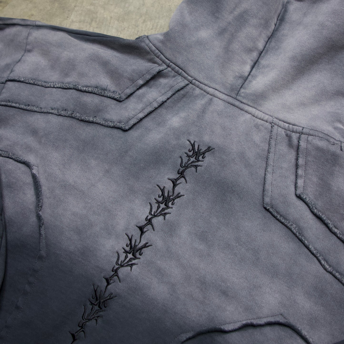 SURVIVOR ZIPUP [FADED BLACK]