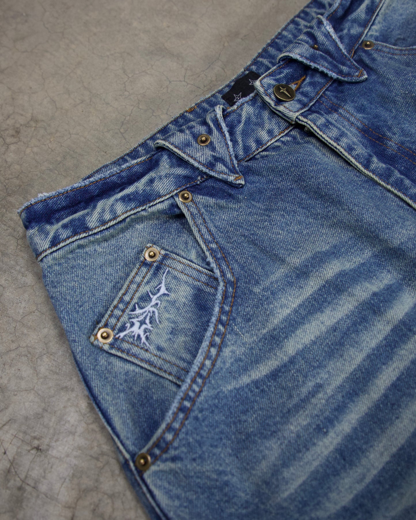LIGHT BLUE WASHED SURVIVOR DENIM