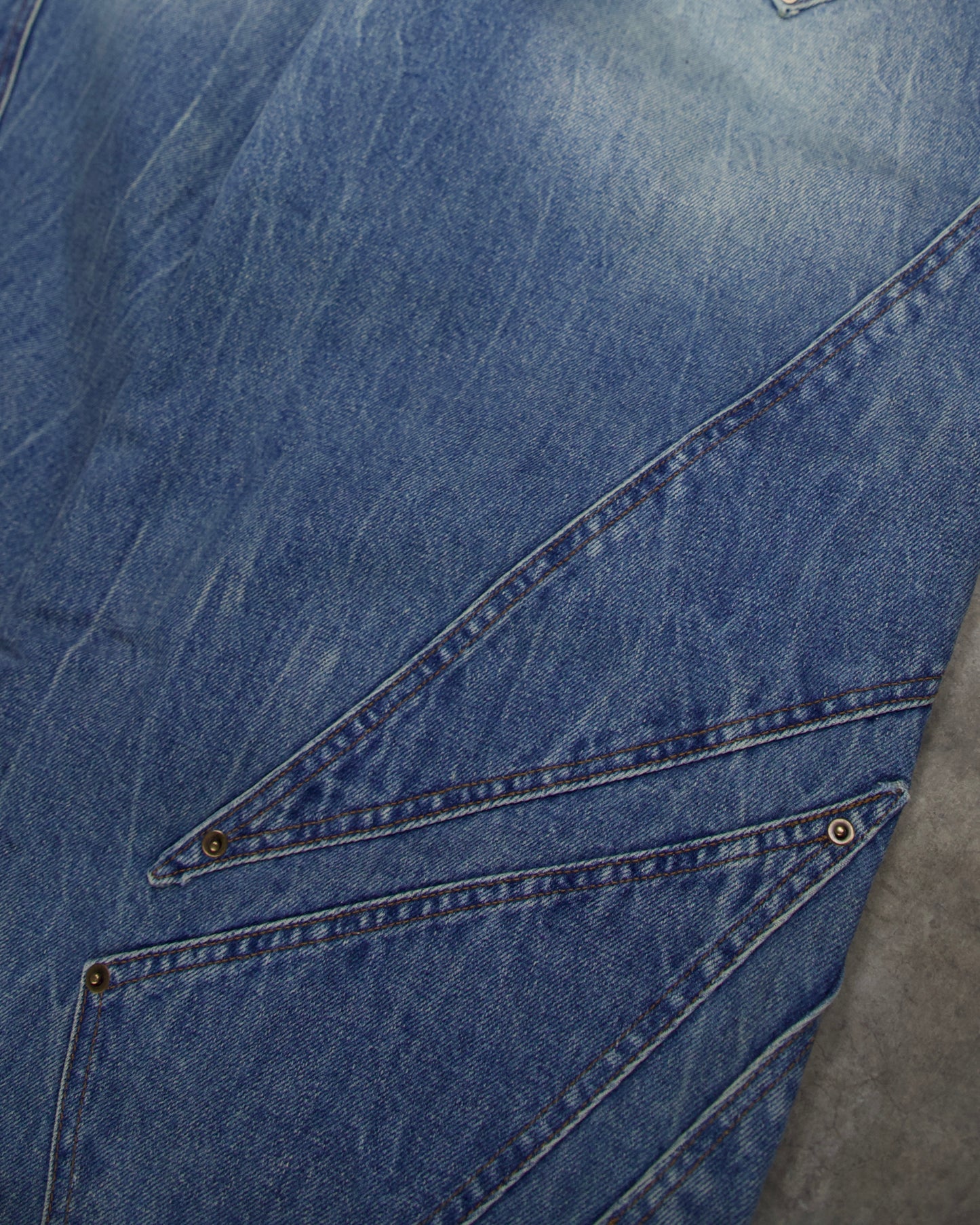 LIGHT BLUE WASHED SURVIVOR DENIM